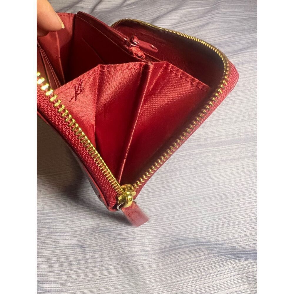 Kenneth Cole Red wallet with gold hardware - Picture 6 of 6